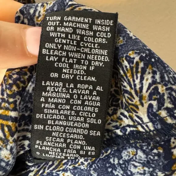 Zac and Rachel Woman Blue and Gold Paisley Blouse Roll Tab Sleeves 2X - Picture 6 of 7